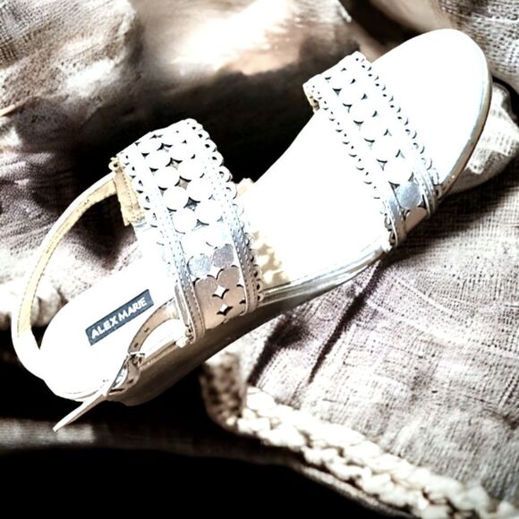 SANDALS by ALEX MARIE SILVER Strappy WEDGE Woven METALLIC SILVER SIZE 7 - Picture 5 of 13